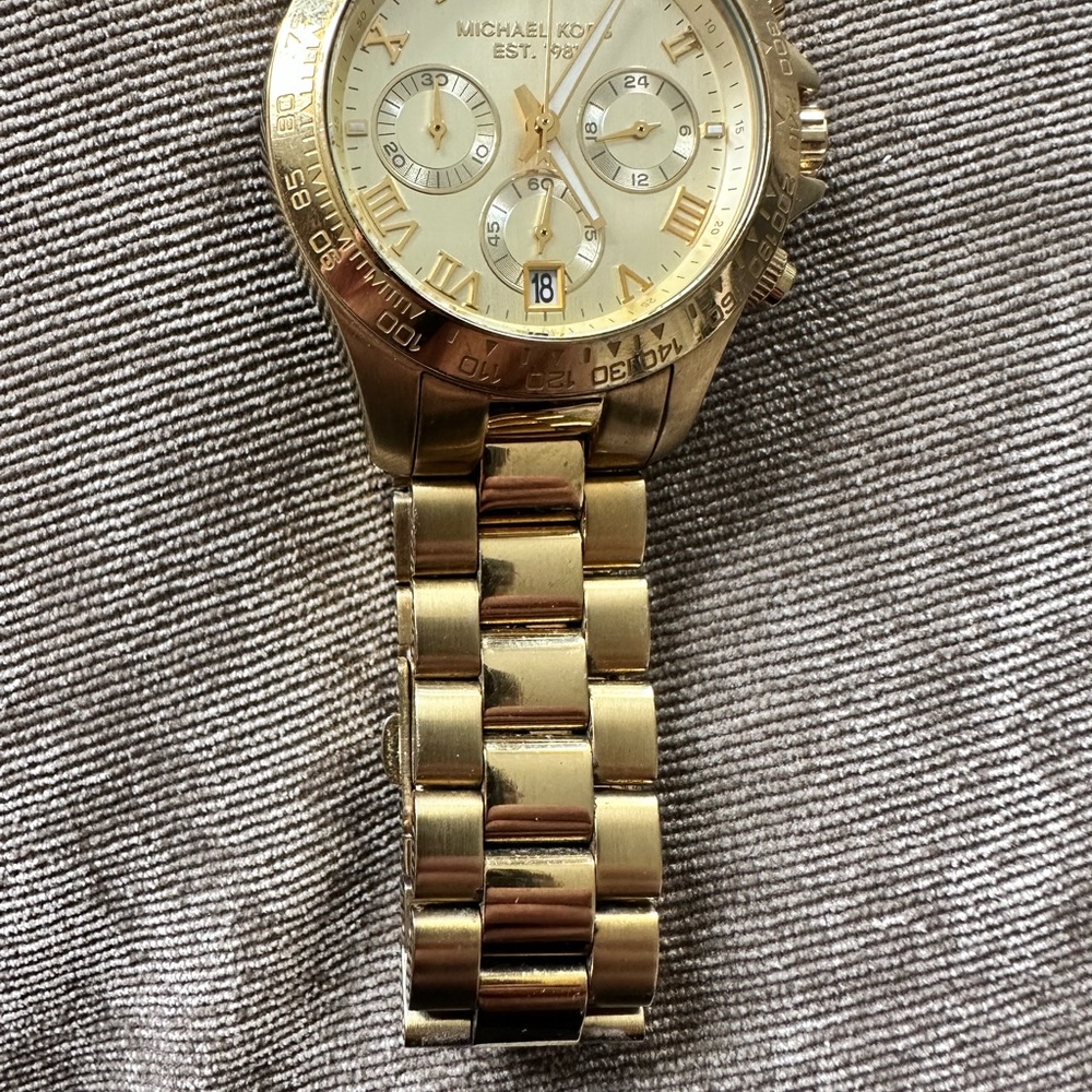 Michael Kors Watch - Picture 3 of 8